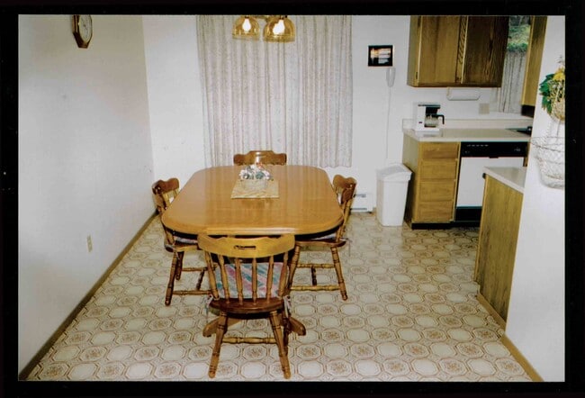 DINING ROOM - 33820 Polar St