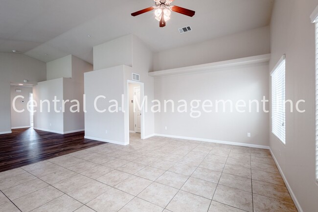Photo - 4 Bedroom/2 Bath Home in the Northwest - $2695 Per Month!