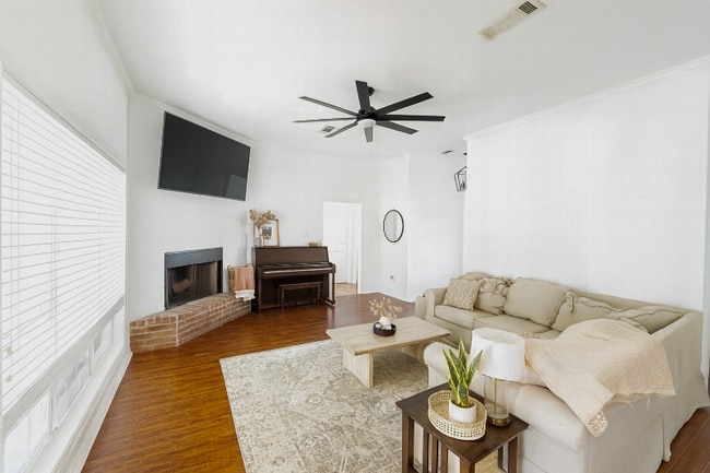 Photo - 103 Sandhurst Cir