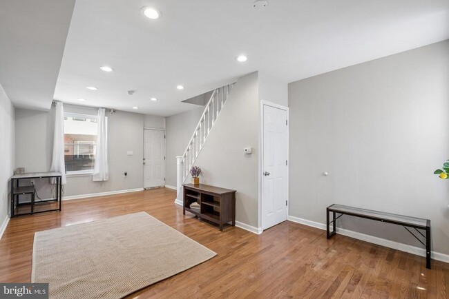 Building Photo - 2220 Cantrell St