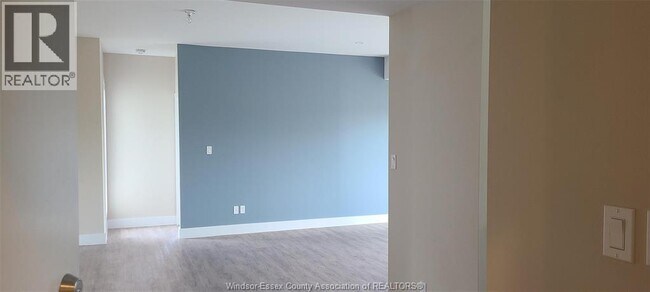 Photo - 550 Sandison St