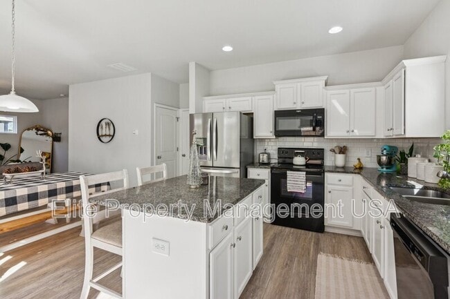 Photo - 566 Skye Dr