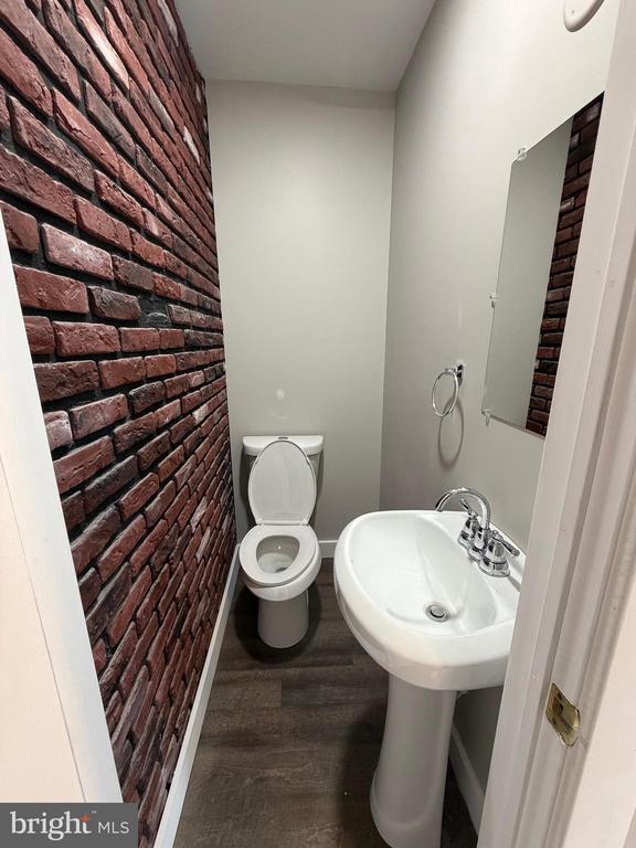 Photo - 41 W Reliance Rd