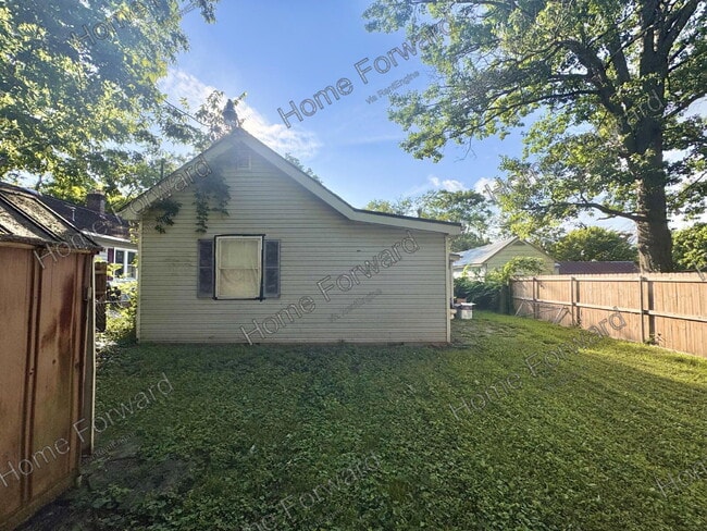 348 Davis Ct