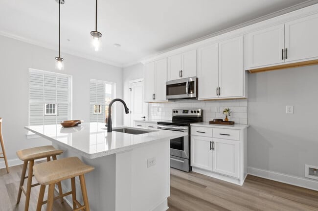 Photo - 126 E 19th St