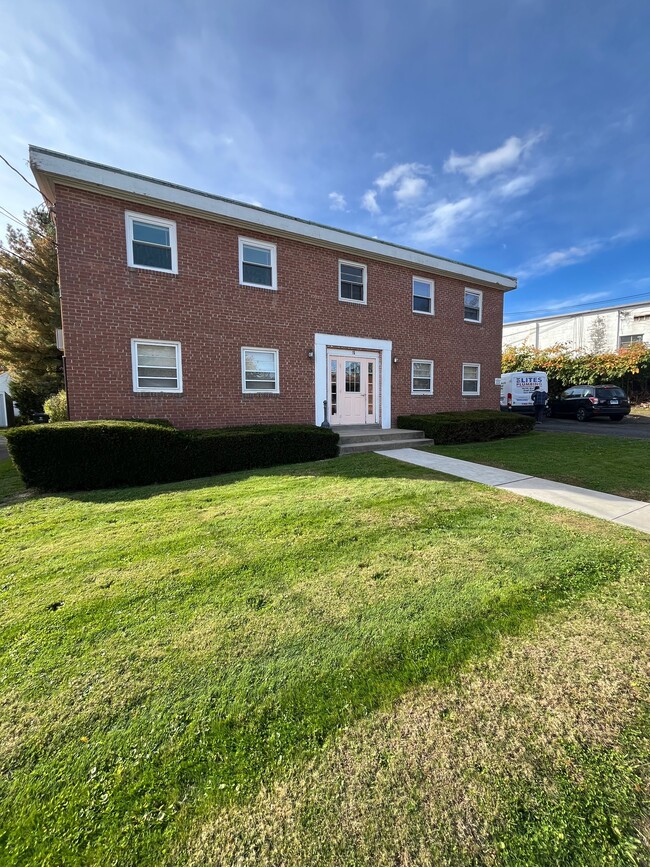 Building Photo - 15 Fairfax Ave Unit B-2