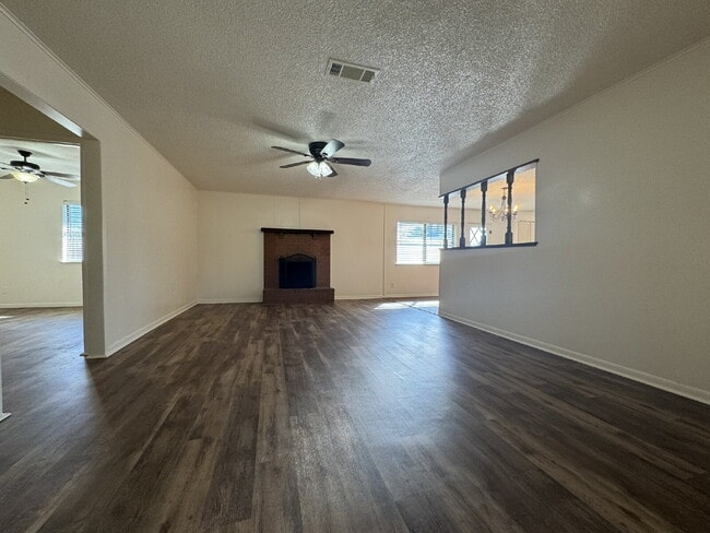 Photo - Lovely 3 bedroom 2 bath in desirable neighborhood
