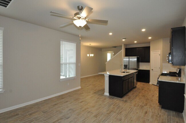 1621 Bella Dr