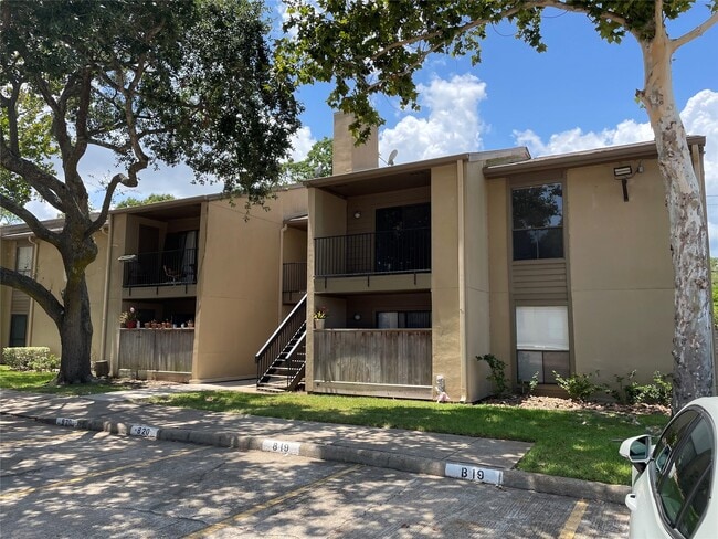 Building Photo - 3300 Pebblebrook Dr Unit 112 Rental
