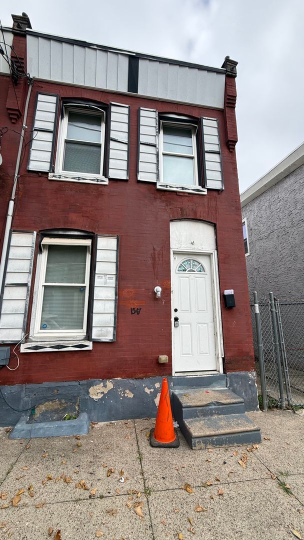 Building Photo - Lovely Home - Carroll Park