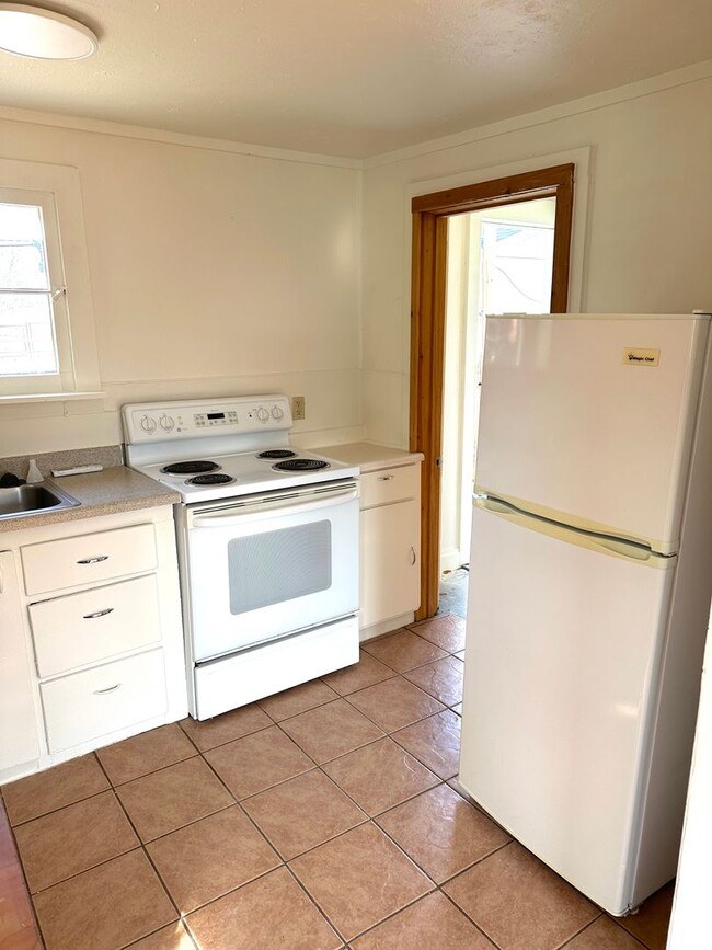 Photo - 1-Bedroom Cottage on Bench