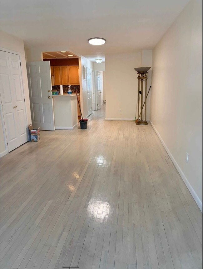 Photo - 51-22 111th St