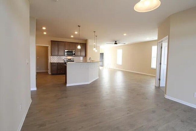 Photo - 409 Halton Dr