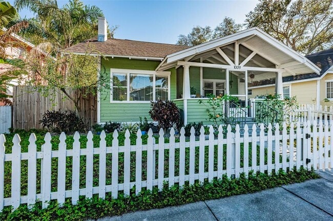 Photo - 1009 8th St N