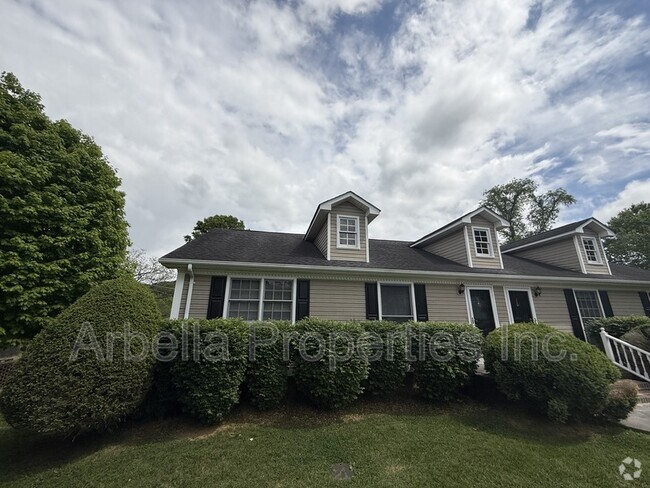 Building Photo - 115 Rowe Ln Unit Apt 1