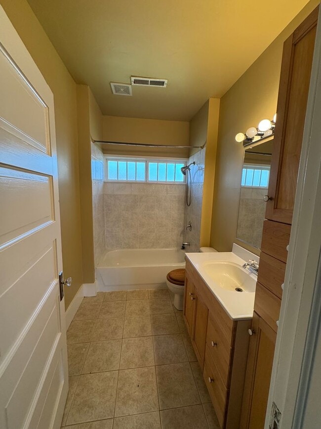 Photo - 2 Bedroom House in Southeast Eugene: Near UO Campus