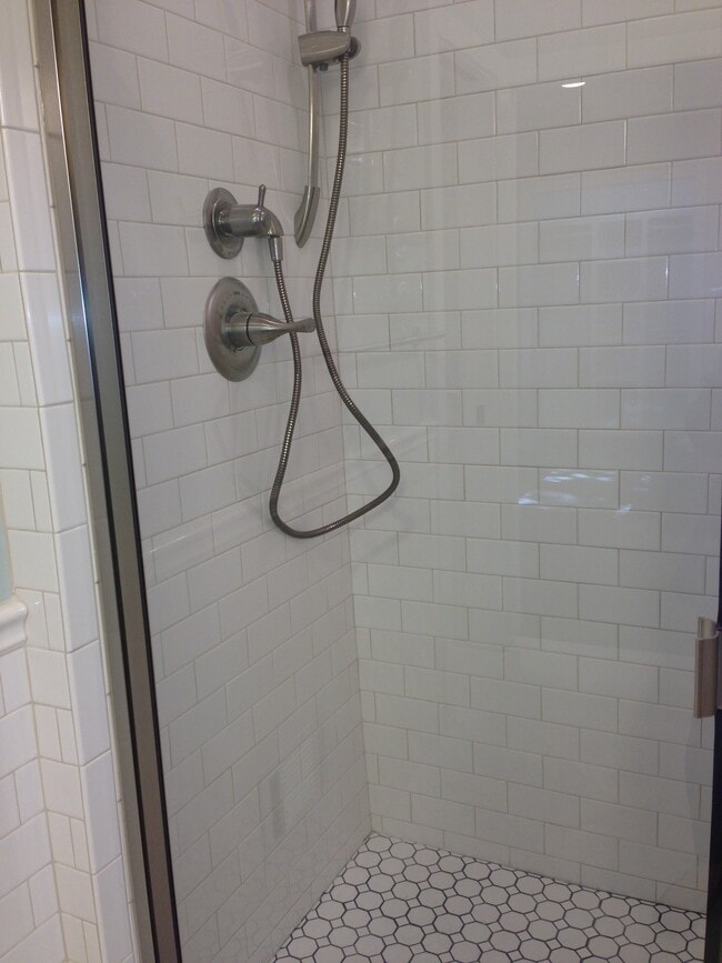 Photo - 723 Jones St Unit Lower