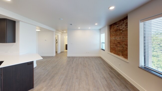 sala de estar de ladrillo visto - 124 N 29th St Unidad 403