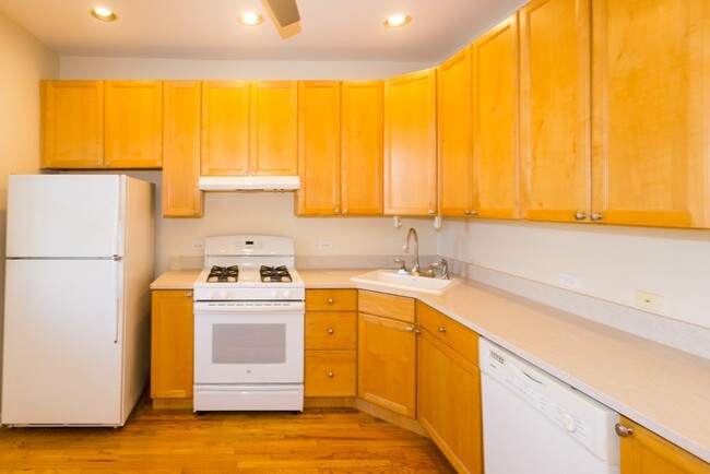 Photo - 1738 W Nelson St Apartments Unit G00C