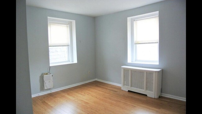 1st bedroom - 5006 Hazel Ave Unit Apt 3rd floor