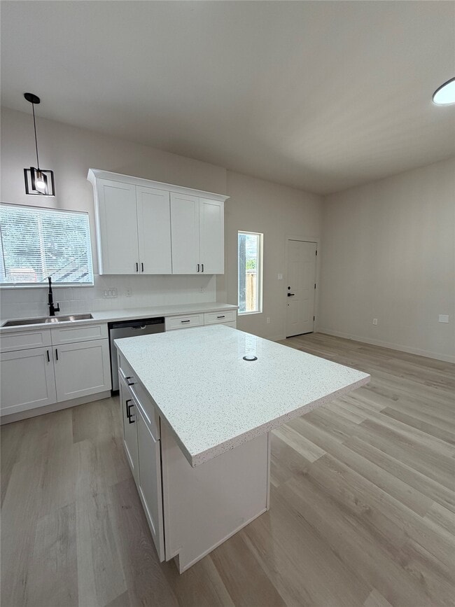 Photo - 326 Clearwater St