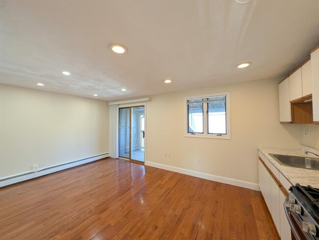 Photo - 6 Evergreen Sq Unit 3