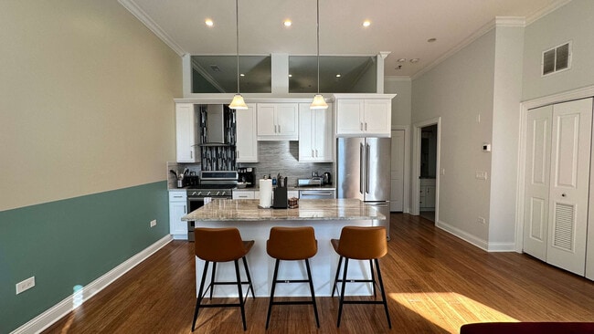 Photo - 33 S Ashland Ave Unit ID1031375P