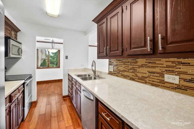 Photo - 907 Curtiss St