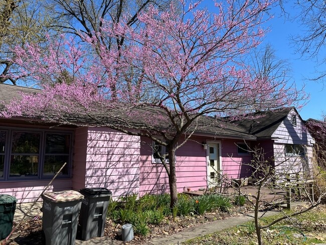 Photo - CLOSE TO PURDUE...2 Bedroom 1 1/2 Bath