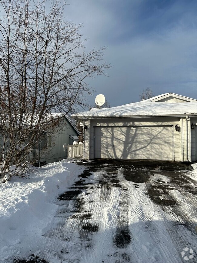 Building Photo - South Anchorage Townhome