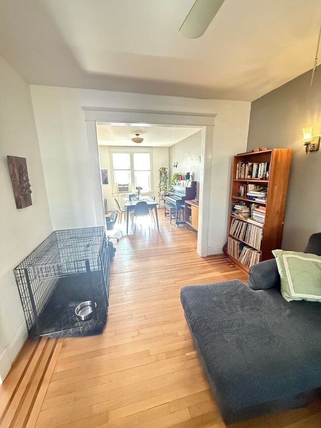 Photo - 1349 W 41st St Unidad 1st Floor