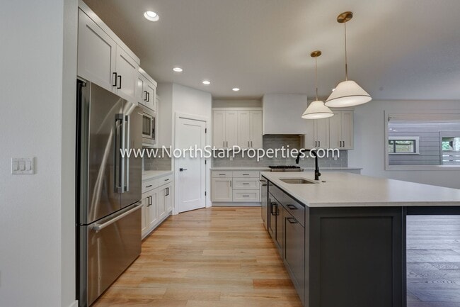 Photo - 2542 NW Marken St