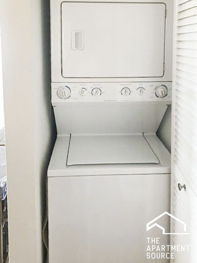 Photo - 4865 N Hermitage Ave Unit 3W