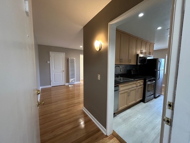 Photo - 2235 Bonar St