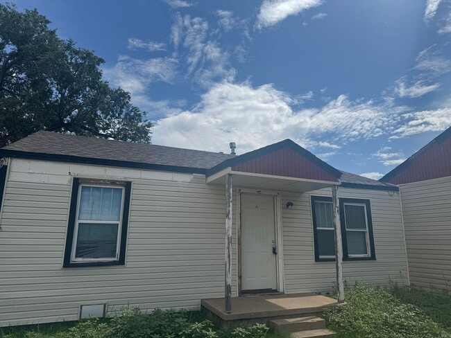 Building Photo - Ready to rent on 8/6/2025 2/1 separate dup... Rental