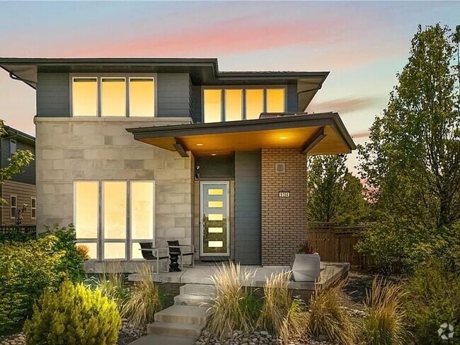Building Photo - Stunning 4BR House on corner lot in Denver...