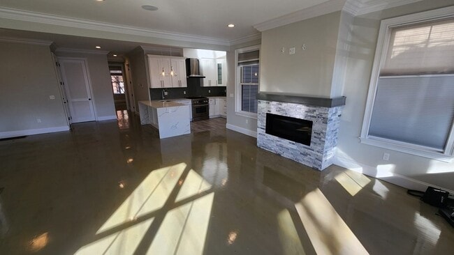 579 E 8th St Unit 1