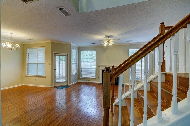 Building Photo - 7 N Spiral Vine Cir