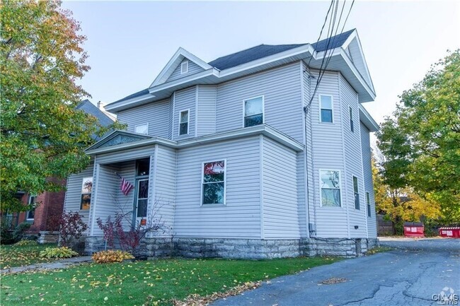 Building Photo - 156 Sterling St Rental