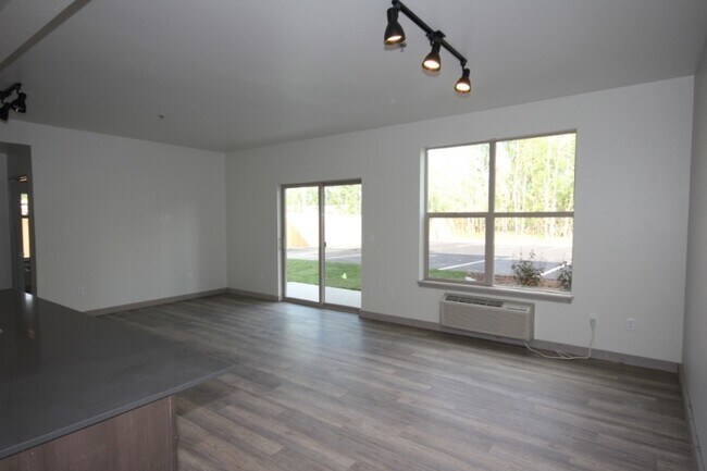 Photo - 718 Edgewood Pl