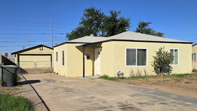 Building Photo - Modern Comfort Meets Style: Updated 2-Bedr...