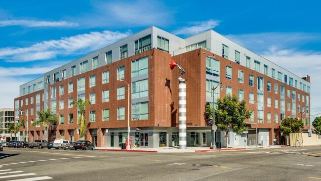 Building Photo - Centre Street Lofts 2 Bed/2Bath