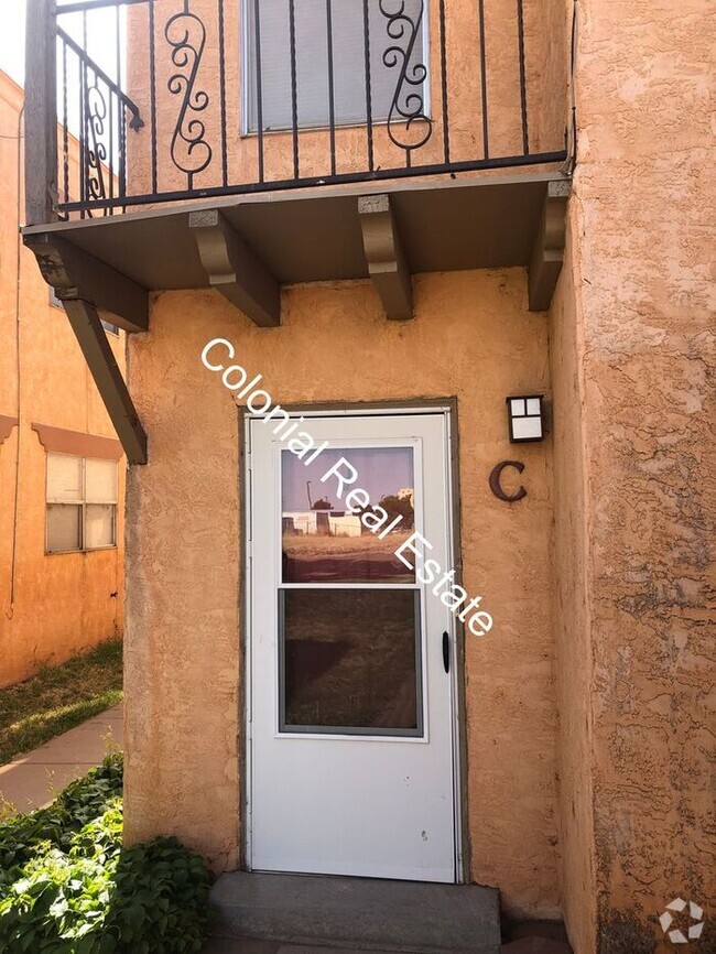 Building Photo - 2 Bedroom 1 and 1/2 Bathroom Apartment in ...