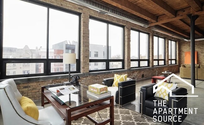 Building Photo - 2614 W North Ave