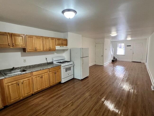 Photo - 563 Lamberton St