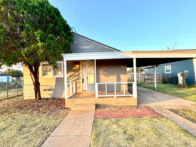 Photo - 3213 Erskine St