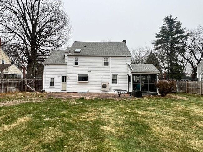 Photo - Beautiful, Single Family Colonial for Rent in Springfield!