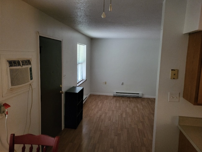 1102 W McPherson St 3  