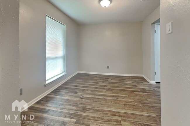 Photo - 939 N Pleasant Woods Dr