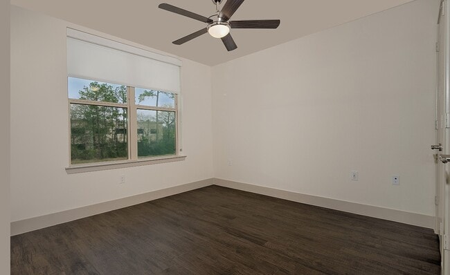 Building Photo - 8900 Six Pines Dr Unit 569